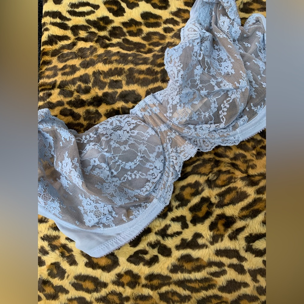 40DD Victoria’s Secret light blue lace underwire bra